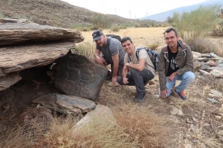 Descubren una estela con una escritura desconocida en Escúllar (Almería)