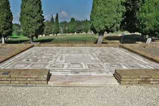 El mosaico de la Casa de los Pájaros en Itálica es la más completa y variada representación de aves del mundo romano