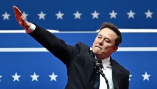 Elon Musk se mostró furioso después de que Wikipedia calificara su gesto como un “saludo nazi”