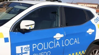 Condenan a una pareja de policías locales de Oviedo por darle dos bofetadas a un vecino de Ciudad Naranco en la puerta de su casa