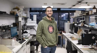 Un químico pamplonés logra transformar dióxido de carbono en un combustible para centrales térmicas o motores diésel