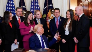 Trump anuncia que construirá en Guantánamo un centro de detención para 30.000 inmigrantes indocumentados