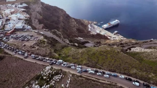 Miles de personas abandonan Santorini (Grecia) tras registrarse más de 550 terremotos en una semana