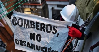 Bomberos que se niegan a desahuciar crean una plataforma para “posicionarse del lado de los vulnerables”: “No tenemos que obedecer a la Policía”