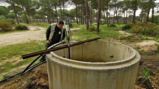 El juez ordena sellar los pozos ilegales de la Casa de Alba y cita como investigado a Martínez de Irujo