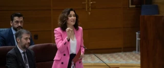 Ayuso, acorralada en la Asamblea por su "matrimonio" con Ana Rosa: un "trato de favor" de 11 millones