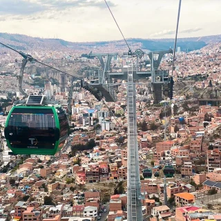 La impresionante red de teleféricos urbanos de La Paz en Bolivia es la más grande del mundo