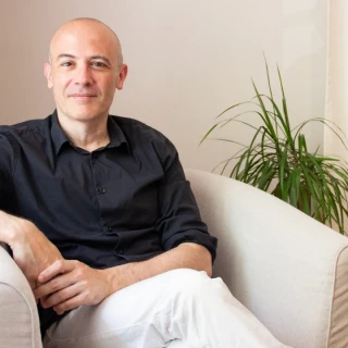 Alejandro García, psicólogo: «Si los alquileres costaran la mitad y la gente tuviera un salario decente, nuestras consultas se vaciarían»