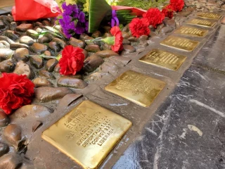 Nueve "adoquines de la memoria" para recordar a los avilesinos que sufrieron el infierno nazi