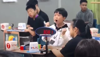 Yiheng Wang establece un nuevo récord mundial del Cubo de Rubik (3x3): 3,08 segundos [ENG]