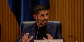 La advertencia de un exdiputado socialista a Mazón: «Está a una mentira de convertir los insultos que recibe en hostias como panes»