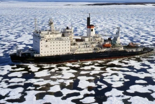 Ocho rompehielos han convertido a Rusia en la potencia del Ártico. Su secreto: fuerza nuclear para operar todo el año