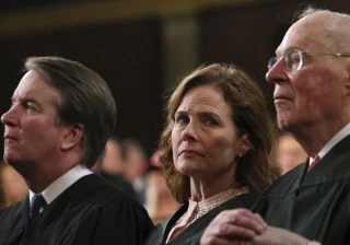 La reacción de Amy Coney Barrett al paso de Donald Trump se vuelve viral [EN]