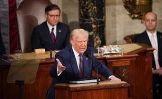 Trump evita comparecer ante la prensa tras desplome de mercados bursátiles; asesor atribuye volatilidad a "espíritus animales"