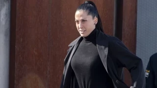 Vox Cuenca decoró su sede antes del 8M con fotos de Jennifer Hermoso vestida de monja: "Cuidado con mirarla, dirá que la acosas"