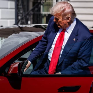 Trump sobre el coche eléctrico: "Son buenos si tienes una empresa de grúas"