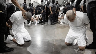 Estados Unidos deporta a El Salvador a cientos de presuntos pandilleros pese a la orden judicial que impedía hacerlo