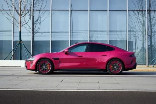 Xiaomi ha conseguido entregar 200.000 Xiaomi SU7 en menos de un año. A Tesla le costó cinco años quedarse a la mitad de este hito