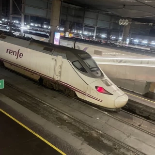 España abrió obligada sus líneas a Ouigo. Francia está ahora haciendo todo lo posible por evitar la entrada de Renfe