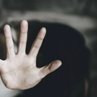 Mikel, víctima de abusos en la Iglesia: “Dormía con un palo en la cama para defenderme”