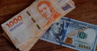 El peso argentino es la moneda más sobrevaluada en el Índice Big Mac de The Economist