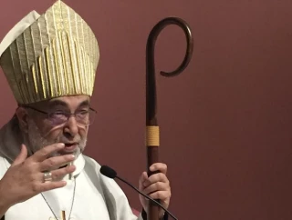 El arzobispo de Oviedo pone como modelo de gobernante ideal a Donald Trump: "Bienvenido para poner a la cultura 'woke' en su sitio"