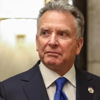 Mientras los asesores de Trump enviaban mensajes de texto en Signal, datos de vuelo muestran que un miembro del chat, Steve Witkoff, estaba en Rusia (ENG)