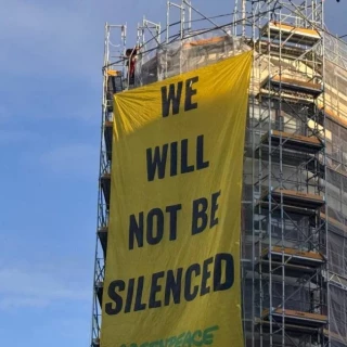 Acción: embajada de EEUU: we will not be silenced (Greenpeace)