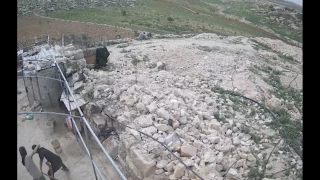 Colonos israelíes vistos en cámara atacando una aldea palestina. La policía arresta solo a palestinos [EN]