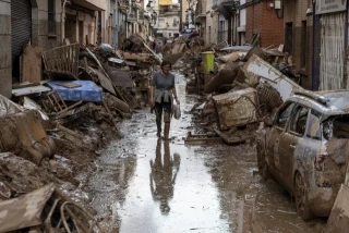 La inundación que hubo en España el año pasado fue más que un desastre natural. Fue exacerbada por promotores inmobilidarios que construyeron casas en las zonas más propensas a inundaciones. [ENG]