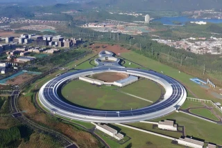 China sigue imparable: está terminando una megafuente de luz ultravioleta para fabricar chips de vanguardia