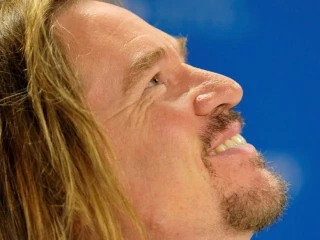 La familia de Val Kilmer dijo que el actor retrasó la ayuda médica por la Ciencia Cristiana: cómo es esa polémica religión
