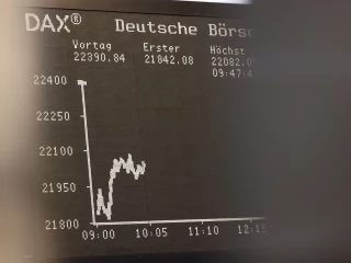 Aranceles de Donald Trump: Wall Street abre con fuertes pérdidas y el dólar se desploma