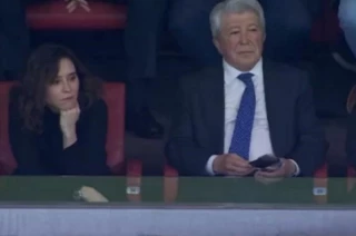 Ayuso se fue al Metropolitano a ver al Atlético de Madrid en vez de ir a Alcorcón tras la muerte de los bomberos