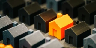 Canadá: un millonario vende su empresa y construye 99 minicasas para ayudar a sus vecinos ante la falta de vivienda