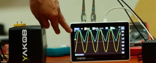 Un dispositivo que protege contra descargas eléctricas, incluso si sujetas dos cables o polos energizados