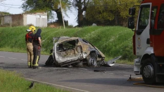 Muere un hombre de unos 60 años en Sarria tras quedar atrapado en su coche, que empezó a arder tras un accidente