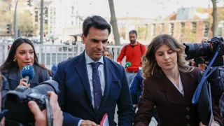 El novio de Ayuso admite que su fiscalista le compró el ático como "favor personal" y que paga 5.000 euros al mes por este inmueble situado encima de su casa