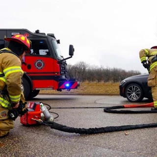 Te mienten: sí hay sistemas de extinción rápida de incendios en coches eléctricos (pero no se compran)