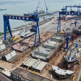 Las exportaciones chinas se disparan un 12,4% al caer las importaciones por los aranceles de la era Trump