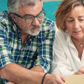 Paloma, jubilada, 67 años: “Cuando cumplí los 65, me encontré con la sorpresa, me subieron el seguro de salud más de 200 euros al mes”