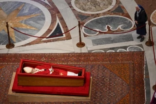 Sor Geneviève Jeanningros, la monja que lloraba ante el ataúd del papa Francisco