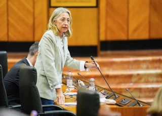 Los sanitarios desmontan el empeño de Moreno Bonilla por endosar a Montero el desmantelamiento de los hospitales andaluces