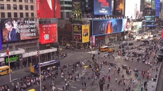 El mensaje de Compromís para Mazón en las pantallas gigantes de Times Square: "Tenemos 228 razones para que no vuelvas"