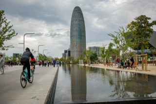 Acuerdo en el ERE para despedir a 2.000 trabajadores de la empresa de moderación de Meta en Barcelona