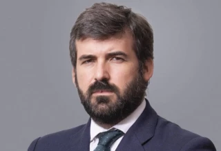 El PP "esconde" que enchufó a los suyos en Red Eléctrica mientras critica al PSOE por la gestión del apagón