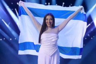 Más de 70 ex concursantes han firmado una carta abierta exigiendo la exclusión del país y de su emisora [EN]