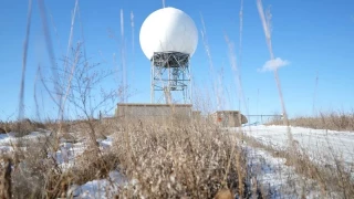 El Servicio Meteorológico Estados Unidos en alerta por un grupo conspiranoico militarizado que cree que los radares son "armas meteorológicas" e intenta destruirlos [ENG]