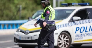La Policía de Madrid dice que la niña arrollada por el coche de su director se cayó antes