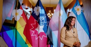 El troleo de una alcaldesa a una ley de los republicanos: Salt Lake City hace oficial la bandera LGTBI para esquivar su prohibición